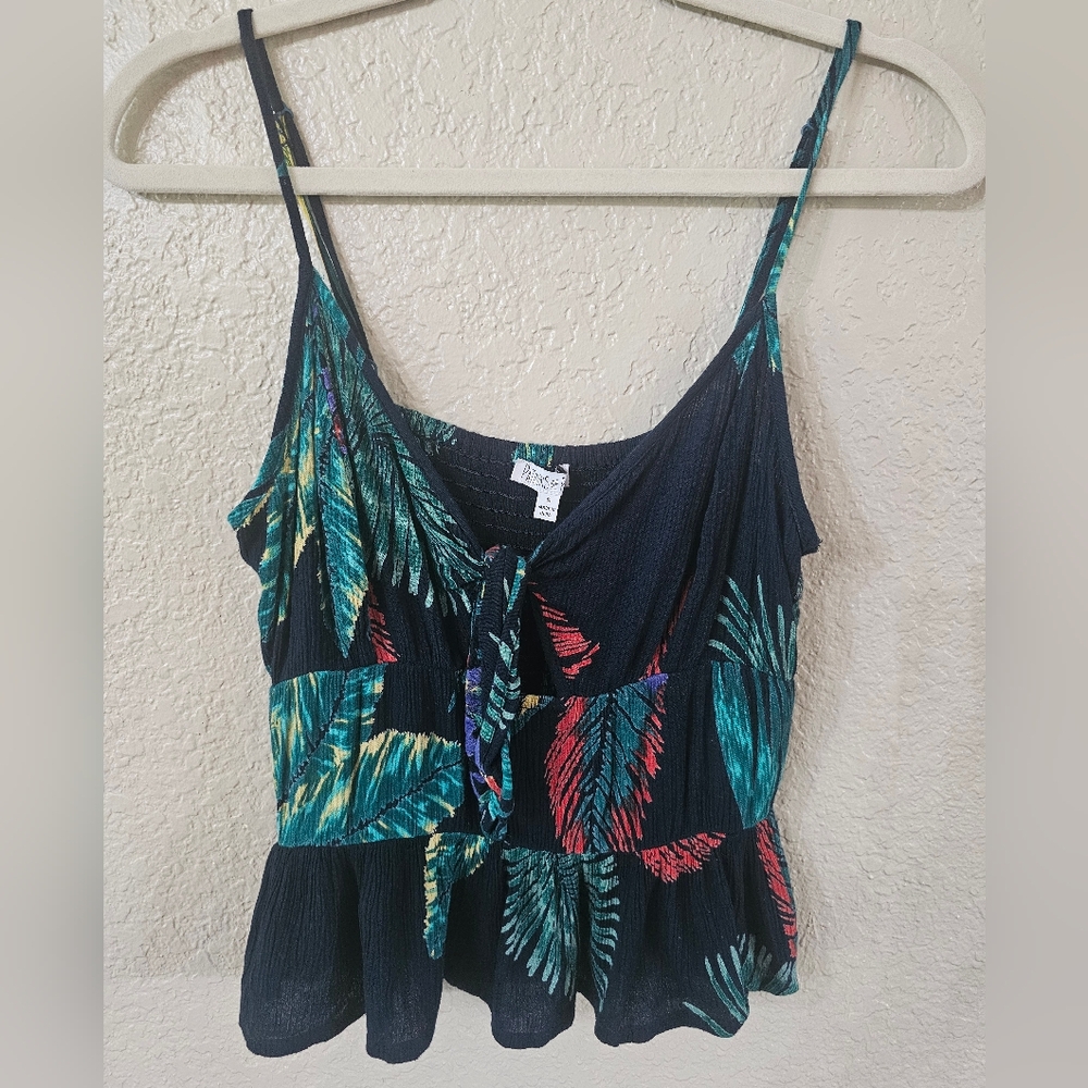 🔸️5 FOR $25 Patrons of Peace Green Leaf Pattern Cropped Top